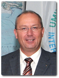Herr Pfahler, Schulamtsdirektor